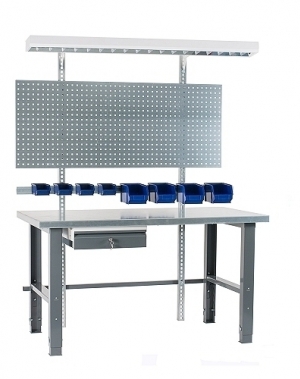 Töölaud 1500x800 + sahtli, perfoseina, lambi, plastkarpide ja värvitud jalgadega